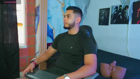 Snapshot of tyler_price01 chatting on 11/07/25, 09:15 Tyler online show from 11/07/25, 09:15