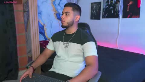 Snapshot of tyler_price01 chatting on 11/12/25, 11:03 Tyler online show from 11/12/25, 11:03