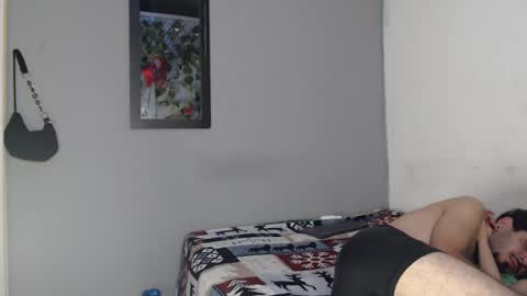 Snapshot of tyler_y_luna chatting on 01/17/25, 06:26 Tyler y Luna online show from 01/17/25, 06:26