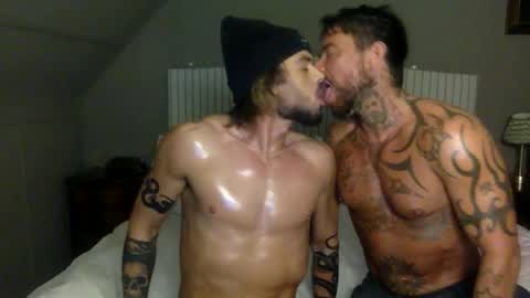 Snapshot of tylerjamesxxx_ chatting on 10/29/25, 08:54 tylerjamesxxx_ online show from 10/29/25, 08:54