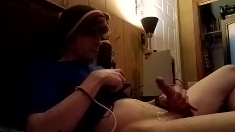 Snapshot of tylerlee199169 chatting on 12/14/25, 01:44 Tyler online show from 12/14/25, 01:44