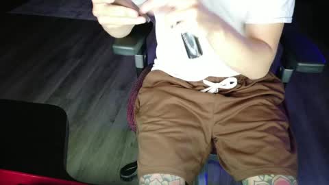 Snapshot of tylernextdoor chatting on 05/19/26, 01:33 Tyler online show from 05/19/26, 01:33