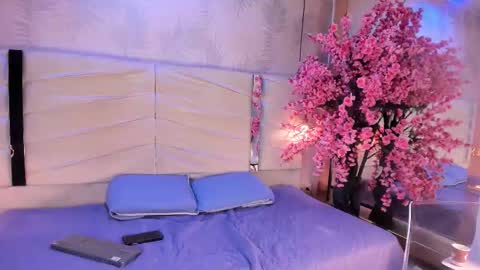 Snapshot of tyna01 chatting on 03/14/26, 11:59 online show from 03/14/26, 11:59