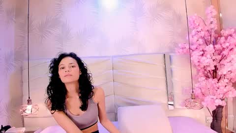 Snapshot of tyna01 chatting on 04/03/26, 12:47 online show from 04/03/26, 12:47