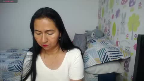 Snapshot of tyna_b chatting on 06/19/26, 08:51 Tyna online show from 06/19/26, 08:51