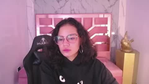 Snapshot of tyna_ch chatting on 01/04/25, 04:22 TYNA online show from 01/04/25, 04:22