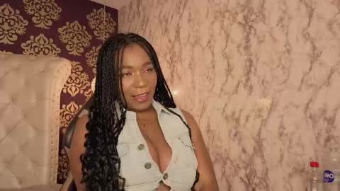 tyra fox online show from 10/12/25, 03:49