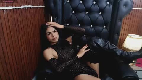 Snapshot of tyra_hilton chatting on 04/28/26, 05:18 tyra_hilton online show from 04/28/26, 05:18