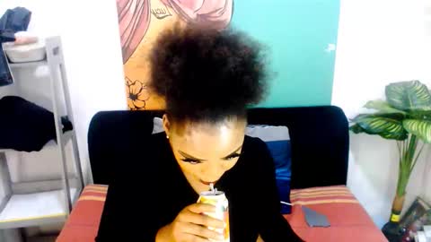 Snapshot of tyrabangz chatting on 04/30/26, 06:47 Tyra online show from 04/30/26, 06:47