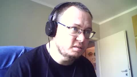 Snapshot of tyradi1991 chatting on 06/20/26, 01:25 tyradi1991 online show from 06/20/26, 01:25