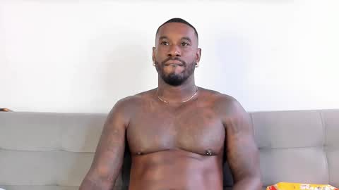 Snapshot of tyron_rulers chatting on 10/31/25, 12:17 Dvid Rullers online show from 10/31/25, 12:17