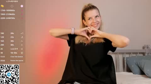 Snapshot of tyty_pupu chatting on 05/19/26, 06:36 Christine 3 Next broadcast tomorrow at 2100 GMT 5 online show from 05/19/26, 06:36