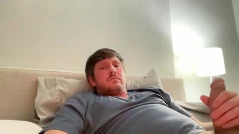 Snapshot of u28005 chatting on 12/23/24, 01:29 u28005 online show from 12/23/24, 01:29