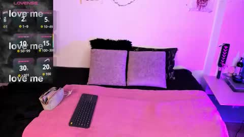 Snapshot of uchikydoll chatting on 11/28/25, 10:23 uchikydoll online show from 11/28/25, 10:23