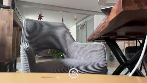 ueberdruck01 online show from 12/15/25, 10:52