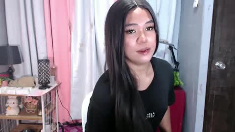 Snapshot of ugly_asianlover chatting on 12/01/24, 09:59 rechelle online show from 12/01/24, 09:59