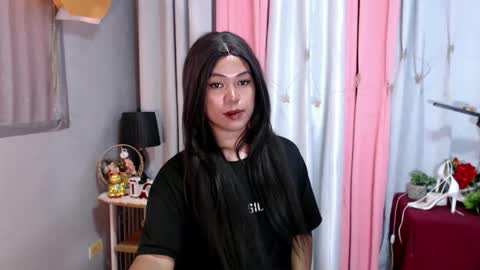 Snapshot of ugly_asianlover chatting on 12/12/24, 08:32 rechelle online show from 12/12/24, 08:32