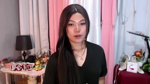 Snapshot of ugly_asianlover chatting on 12/19/24, 04:02 rechelle online show from 12/19/24, 04:02
