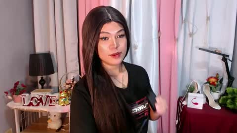Snapshot of ugly_asianlover chatting on 12/20/24, 02:27 rechelle online show from 12/20/24, 02:27