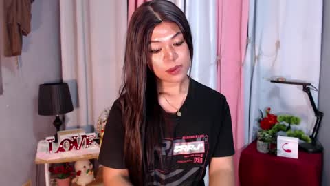 Snapshot of ugly_asianlover chatting on 01/06/25, 12:46 rechelle online show from 01/06/25, 12:46