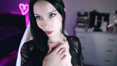 Snapshot of uindi chatting on 12/07/24, 04:47 Izzy online show from 12/07/24, 04:47