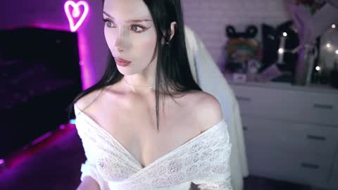 Snapshot of uindi chatting on 01/10/25, 10:39 Izzy online show from 01/10/25, 10:39