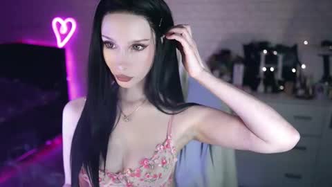 Snapshot of uindi chatting on 02/18/25, 05:31 Izzy online show from 02/18/25, 05:31