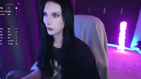 Snapshot of uindi chatting on 12/13/25, 07:53 Izzy online show from 12/13/25, 07:53