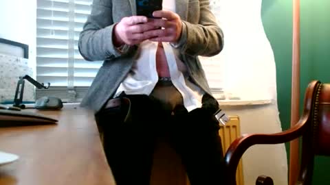 Snapshot of ukclive chatting on 10/10/25, 10:14 ukclive online show from 10/10/25, 10:14