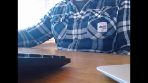 Snapshot of ukclive chatting on 12/16/25, 09:25 ukclive online show from 12/16/25, 09:25