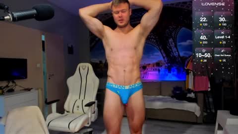 Snapshot of ukgymboy chatting on 01/17/25, 01:35 James Iron online show from 01/17/25, 01:35