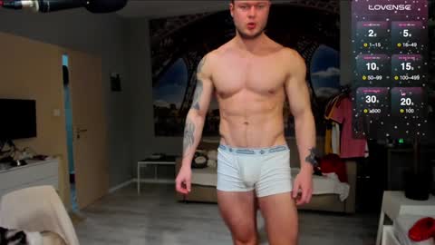 Snapshot of ukgymboy chatting on 01/18/25, 09:45 James Iron online show from 01/18/25, 09:45