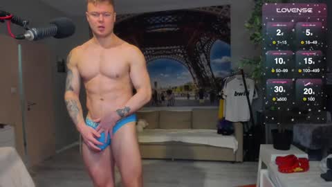 Snapshot of ukgymboy chatting on 02/01/25, 02:34 James Iron online show from 02/01/25, 02:34