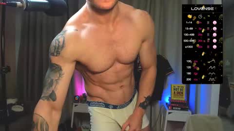 Snapshot of ukgymboy chatting on 09/19/25, 11:44 James Iron online show from 09/19/25, 11:44