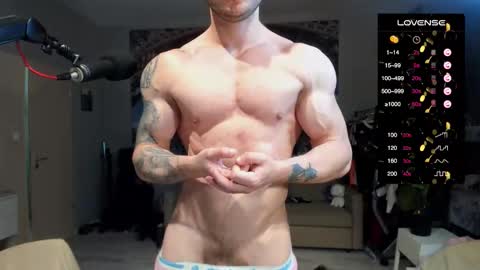 Snapshot of ukgymboy chatting on 09/24/25, 11:24 James Iron online show from 09/24/25, 11:24