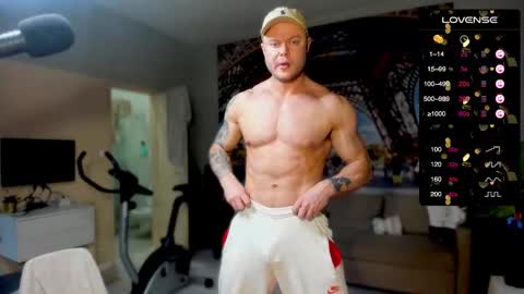 Snapshot of ukgymboy chatting on 10/11/25, 12:47 James Iron online show from 10/11/25, 12:47