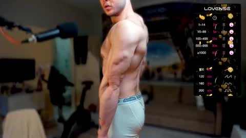 Snapshot of ukgymboy chatting on 10/19/25, 12:17 James Iron online show from 10/19/25, 12:17