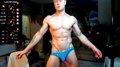 Snapshot of ukgymboy chatting on 10/21/25, 12:06 James Iron online show from 10/21/25, 12:06