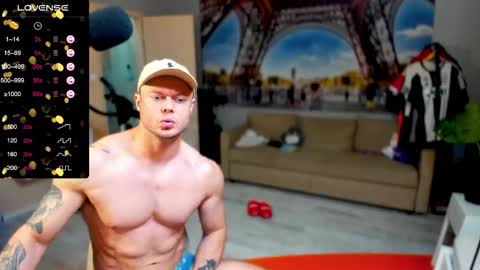 Snapshot of ukgymboy chatting on 10/24/25, 11:50 James Iron online show from 10/24/25, 11:50