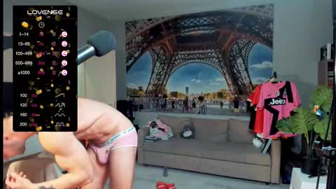 Snapshot of ukgymboy chatting on 10/29/25, 12:40 James Iron online show from 10/29/25, 12:40