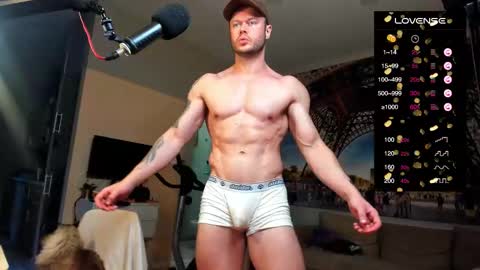 Snapshot of ukgymboy chatting on 11/01/25, 12:18 James Iron online show from 11/01/25, 12:18