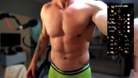 Snapshot of ukgymboy chatting on 11/02/25, 01:13 James Iron online show from 11/02/25, 01:13