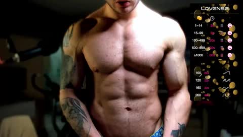 Snapshot of ukgymboy chatting on 11/14/25, 01:43 James Iron online show from 11/14/25, 01:43