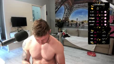 Snapshot of ukgymboy chatting on 04/10/26, 12:21 James Iron online show from 04/10/26, 12:21