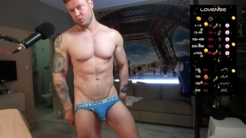 Snapshot of ukgymboy chatting on 04/12/26, 12:10 James Iron online show from 04/12/26, 12:10