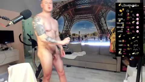 Snapshot of ukgymboy chatting on 04/20/26, 12:08 James Iron online show from 04/20/26, 12:08