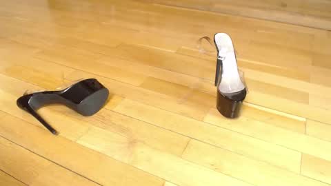 Snapshot of ukk_bit chatting on 03/10/26, 06:35 Megan online show from 03/10/26, 06:35