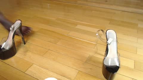 Snapshot of ukk_bit chatting on 03/25/26, 06:14 Megan online show from 03/25/26, 06:14