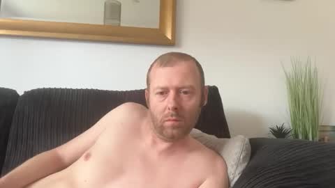 Snapshot of ukmatty3 chatting on 04/17/26, 02:53 ukmatty3 online show from 04/17/26, 02:53