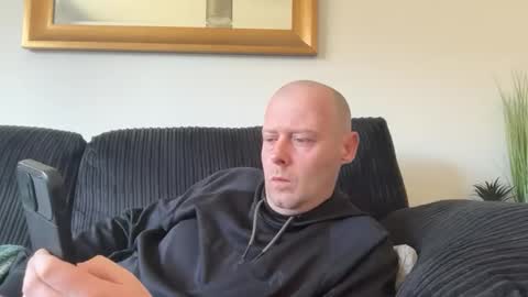 Snapshot of ukmatty3 chatting on 04/18/26, 03:16 ukmatty3 online show from 04/18/26, 03:16